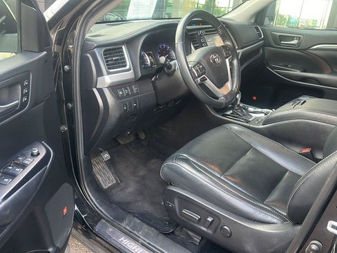 Used 2019 Toyota Highlander Limited AWD/4WD image 6