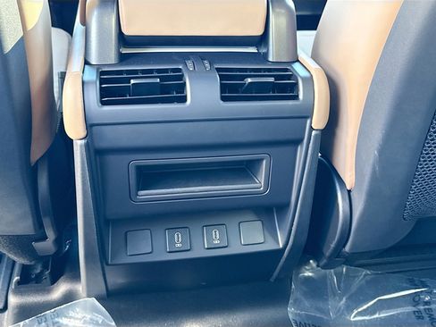 New 2026 Land Rover Defender 110 X-Dynamic SE image 19