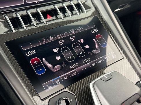 Used 2023 Lamborghini Urus Performante AWD/4WD image 18