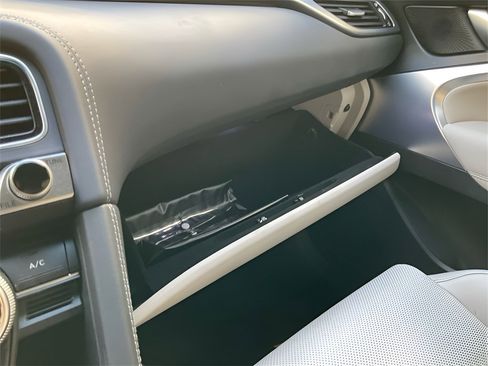 Used 2023 Genesis G70 2.0T image 30