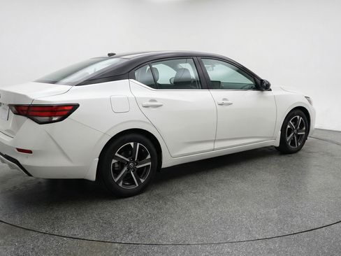 Used 2025 Nissan Sentra SV image 9