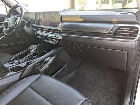 Used 2023 Kia Telluride LX image 7