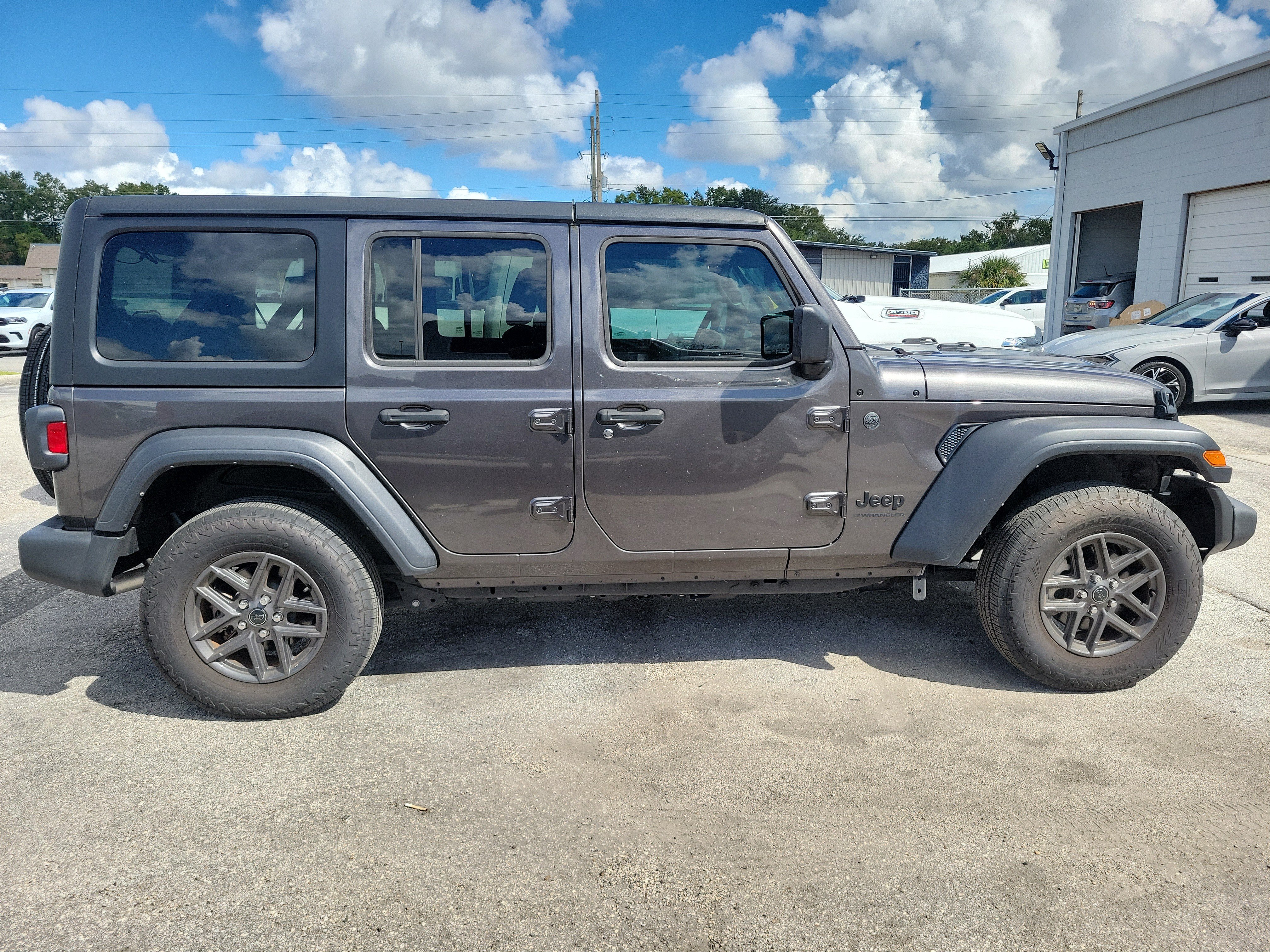 Used 2024 Jeep Wrangler Unlimited Sport AWD/4WD image 7