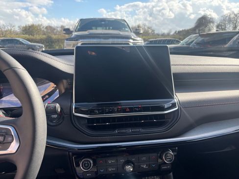 Used 2025 Jeep Compass Trailhawk image 20