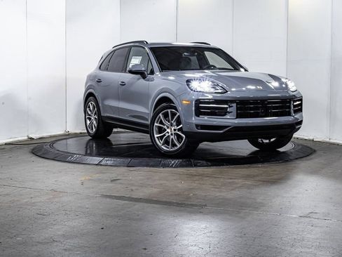 Certified 2025 Porsche Cayenne AWD/4WD image 9