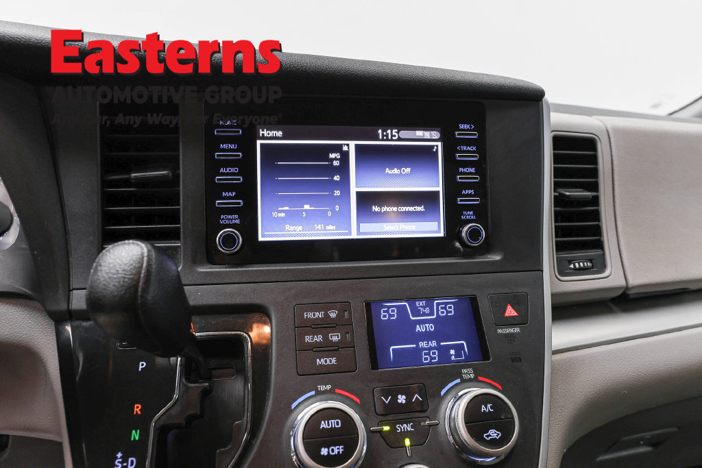 Used 2020 Toyota Sienna L FWD image 12