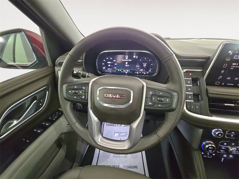 Used 2022 GMC Yukon SLT w/ SLT Premium Package image 12