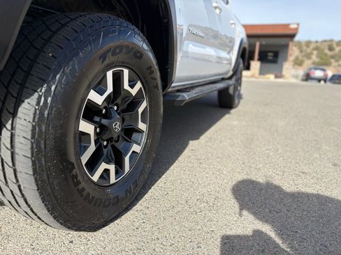 Used 2019 Toyota Tacoma TRD Off-Road image 13