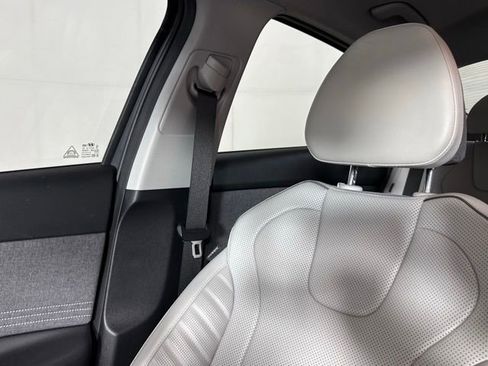 Used 2024 Hyundai Elantra Limited image 19