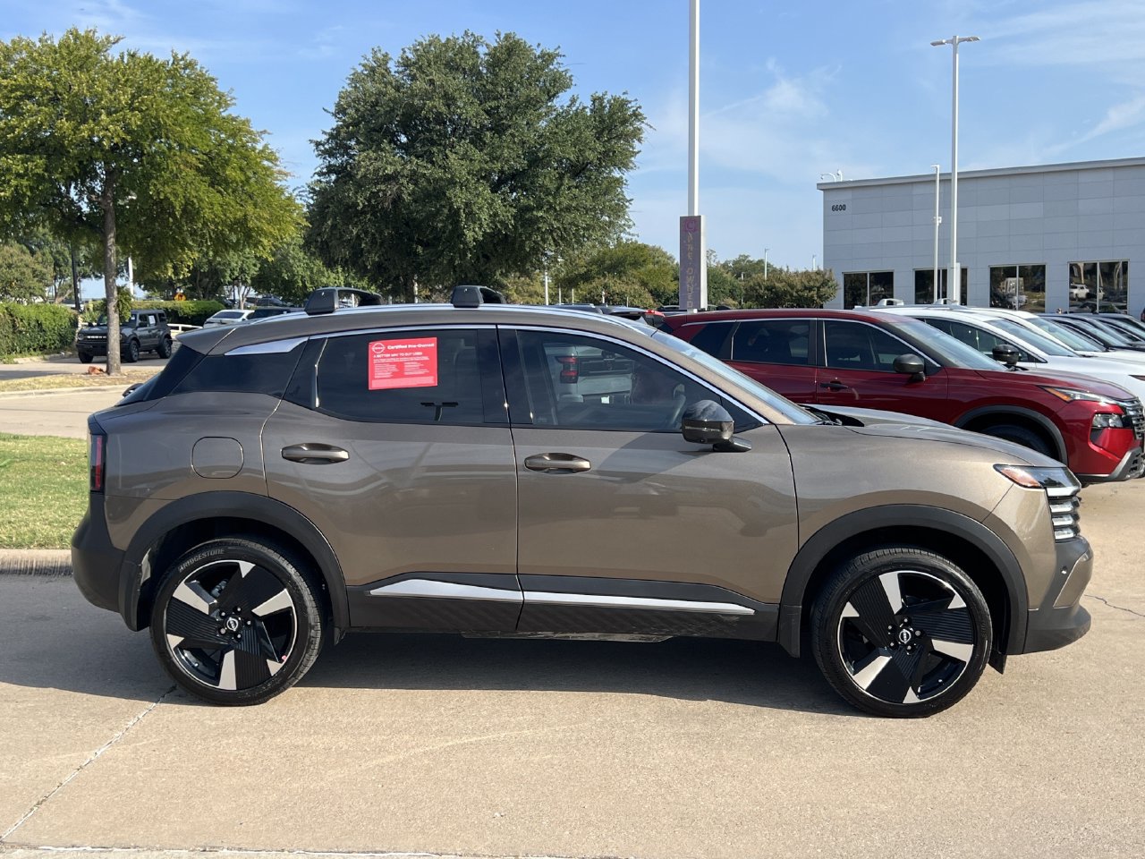 Used 2026 Nissan Kicks SR w/ SR Premium Package FWD image 3