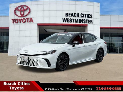 Used 2025 Toyota Camry XSE FWD image 6