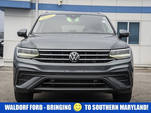 Used 2022 Volkswagen Tiguan SE image 2
