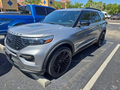 Used 2022 Ford Explorer ST w/ Equipment Group 401A AWD/4WD image 2