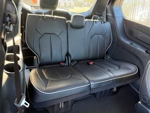 New 2026 Chrysler Pacifica Limited w/ S Appearance Package FWD image 8