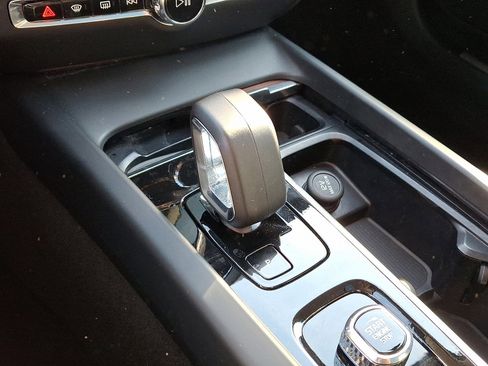 Used 2024 Volvo V60 B5 Cross Country Plus w/ Protection Package Premier image 15