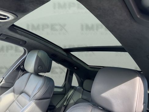 Used 2017 Porsche Macan Turbo image 12