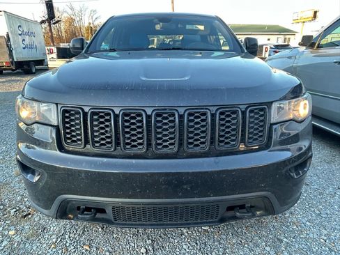 Used 2018 Jeep Grand Cherokee Laredo image 2