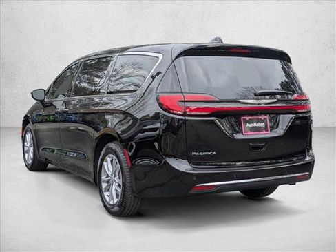 New 2026 Chrysler Pacifica Select image 7