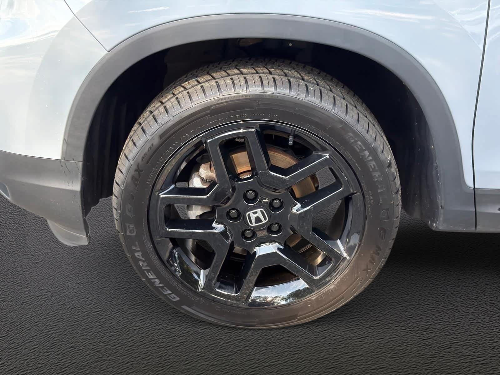 Used 2025 Honda Passport Black Edition image 10