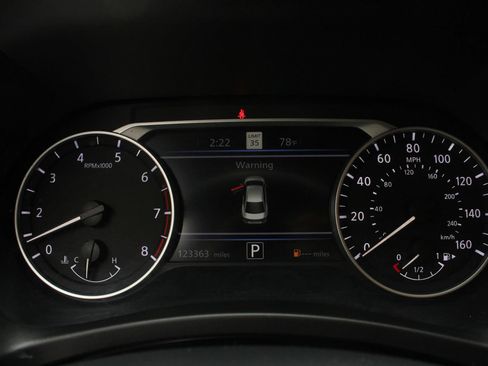 Used 2023 Nissan Sentra SR w/ SR Premium Package FWD image 32