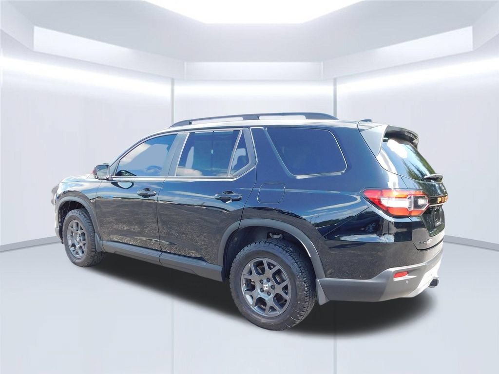 Used 2025 Honda Pilot TrailSport image 5