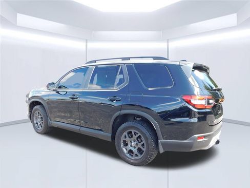 Used 2025 Honda Pilot TrailSport image 5