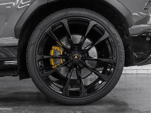 Used 2021 Lamborghini Urus image 8