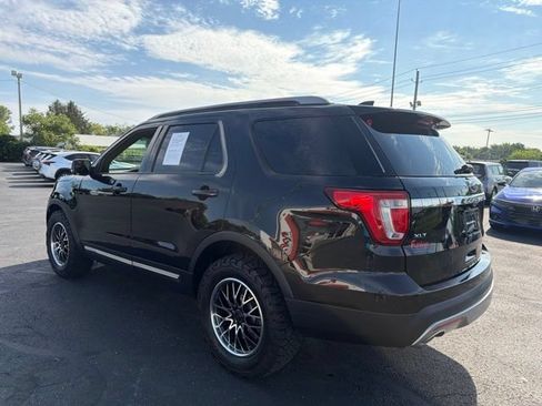 Used 2017 Ford Explorer XLT w/ Equipment Group 202A AWD/4WD image 5