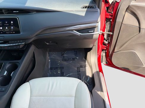 Used 2022 Cadillac XT4 Sport w/ Comfort Package FWD image 18