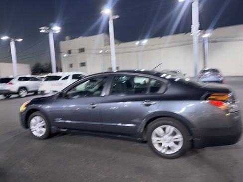 Used 2010 Nissan Altima Hybrid Sedan image 9
