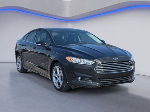 Used 2016 Ford Fusion SE w/ Equipment Group 201A image 10