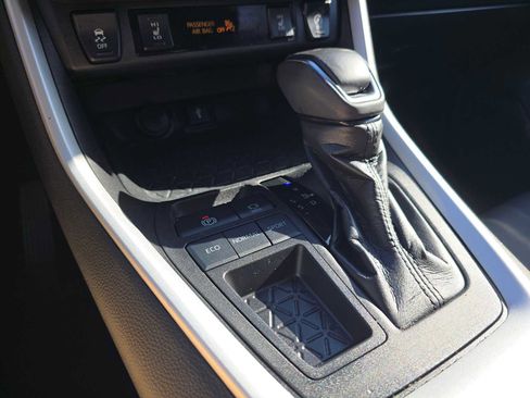 Used 2022 Toyota RAV4 XLE Premium image 36