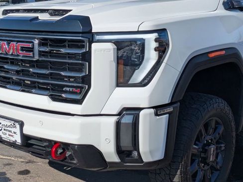 Used 2024 GMC Sierra 2500 AT4 w/ AT4 Premium Plus Package image 9