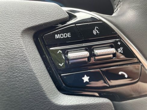 Used 2025 Kia Niro EX image 13