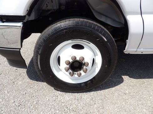 Used 2024 Ford E-450 and Econoline 450 Super Duty w/ Power Windows & Locks Group RWD image 39