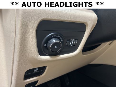 Certified 2024 Jeep Grand Cherokee L Limited w/ Luxury Tech Group II image 30