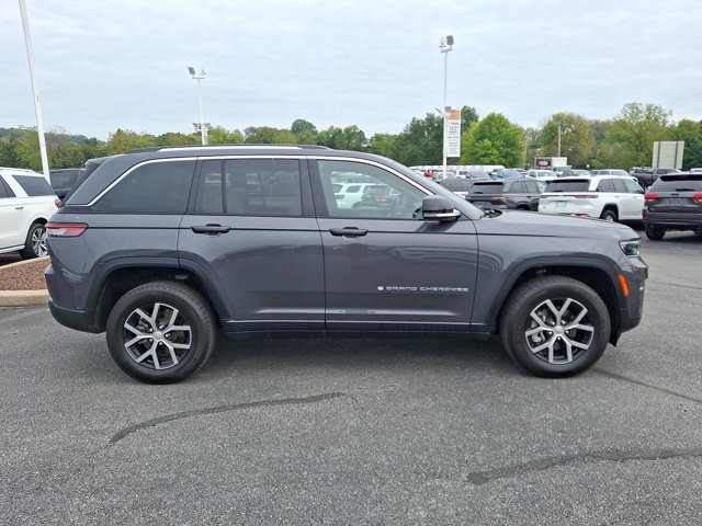 Certified 2024 Jeep Grand Cherokee Limited AWD/4WD image 9