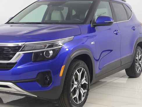 Used 2023 Kia Seltos EX image 53