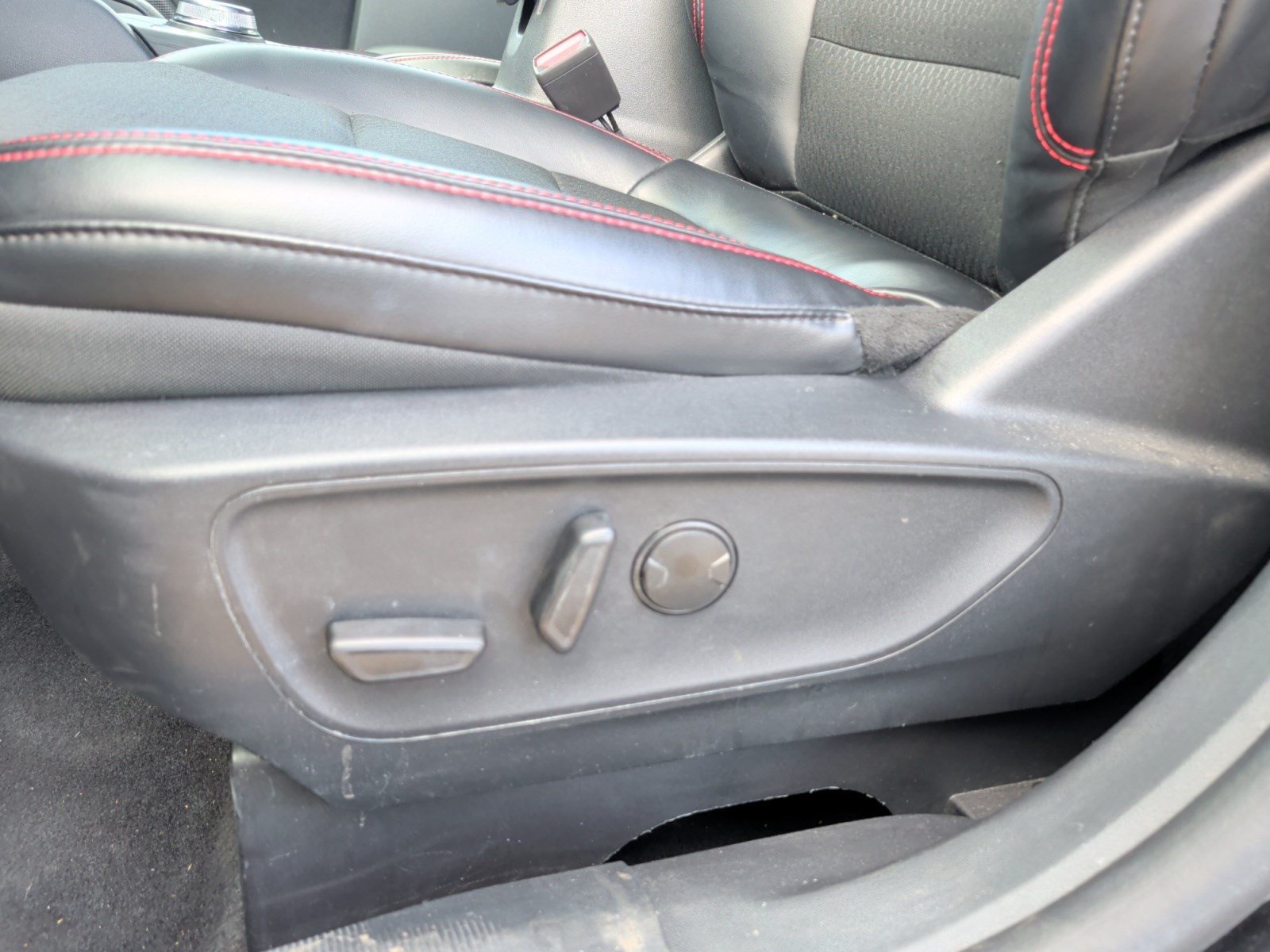 Certified 2025 Ford Escape ST-Line AWD/4WD image 19
