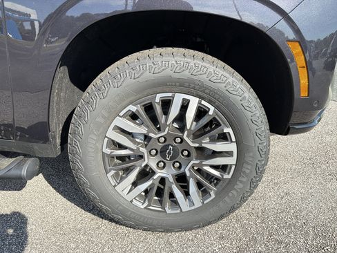 New 2026 Chevrolet Suburban Z71 image 10