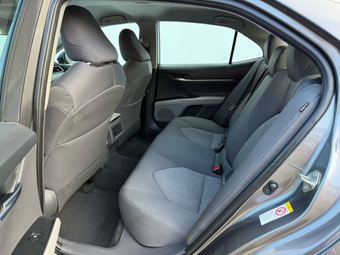 Used 2018 Toyota Camry LE image 26