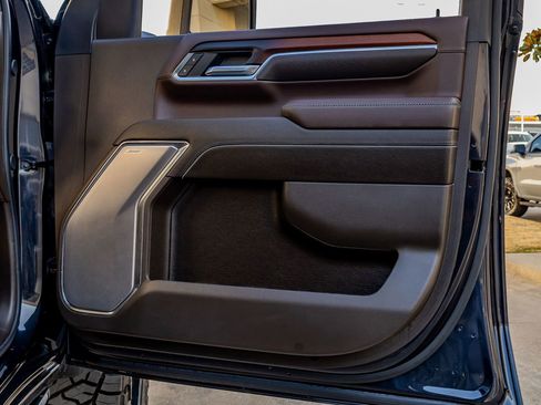 Used 2024 GMC Sierra 2500 Denali w/ Denali Reserve Package image 37