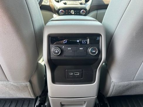 Used 2022 GMC Acadia SLE AWD/4WD image 17