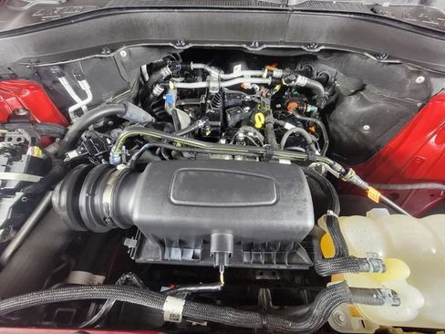 Used 2023 Ford Explorer XLT w/ Equipment Group 202A AWD/4WD image 36