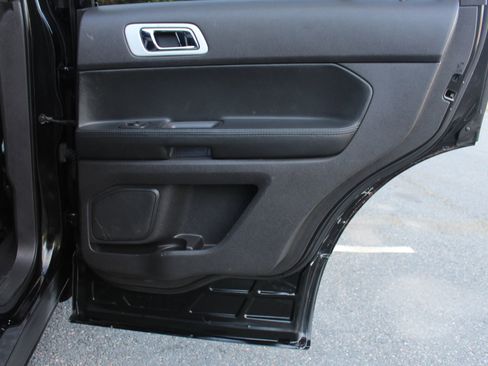 Used 2013 Ford Explorer XLT image 17