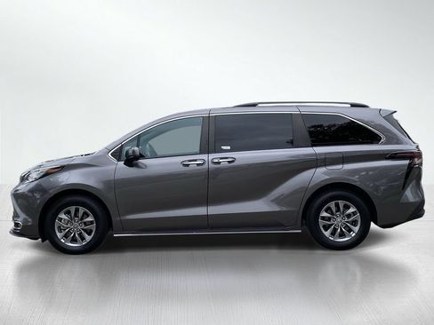 Certified 2023 Toyota Sienna XLE FWD image 2