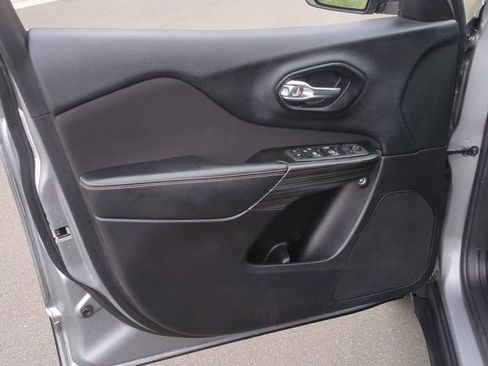 Used 2014 Jeep Cherokee Latitude FWD image 30