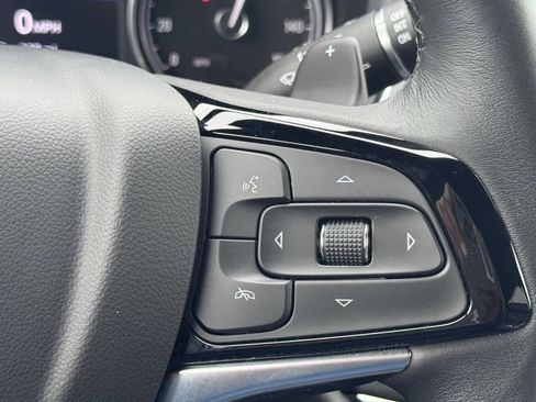 Used 2023 Buick Enclave Essence w/ Sport Touring Edition image 9