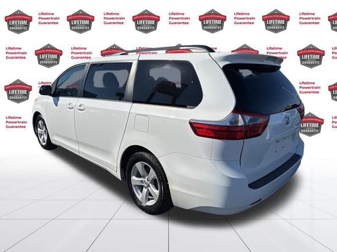 Used 2017 Toyota Sienna LE image 7