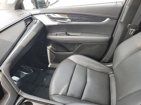 Used 2022 Cadillac XT5 Premium Luxury w/ Technology Package AWD/4WD image 33